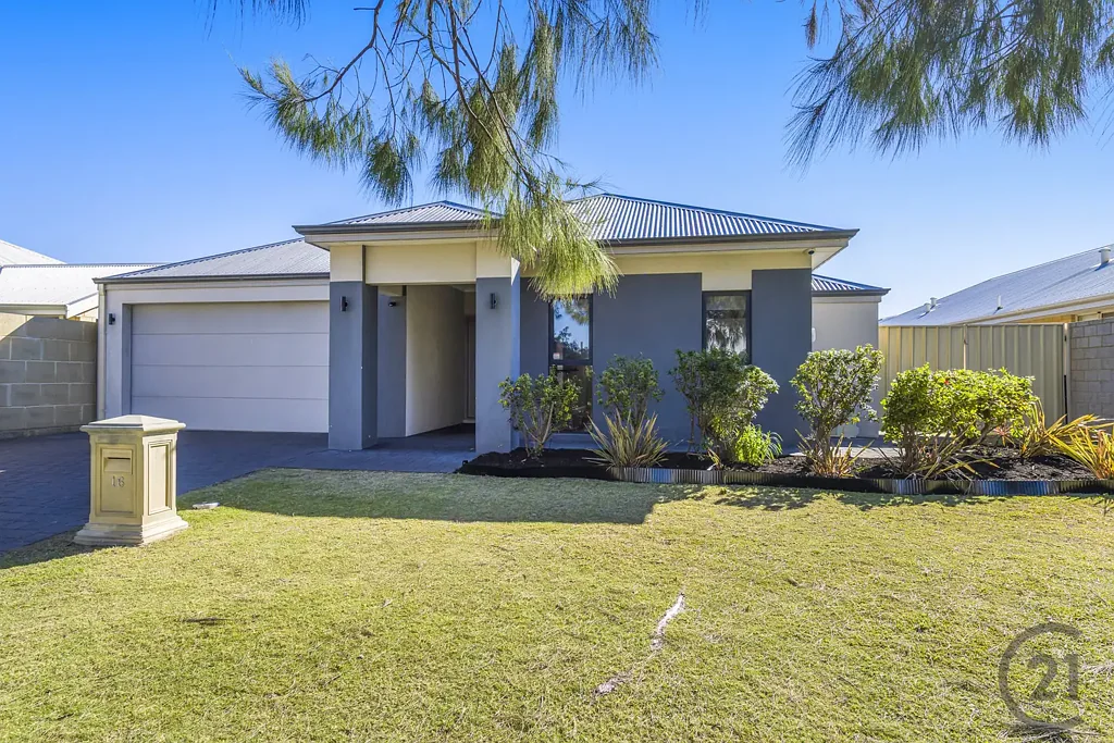 Wannanup 4房  Modern Family Living in the Heart of Wannanup