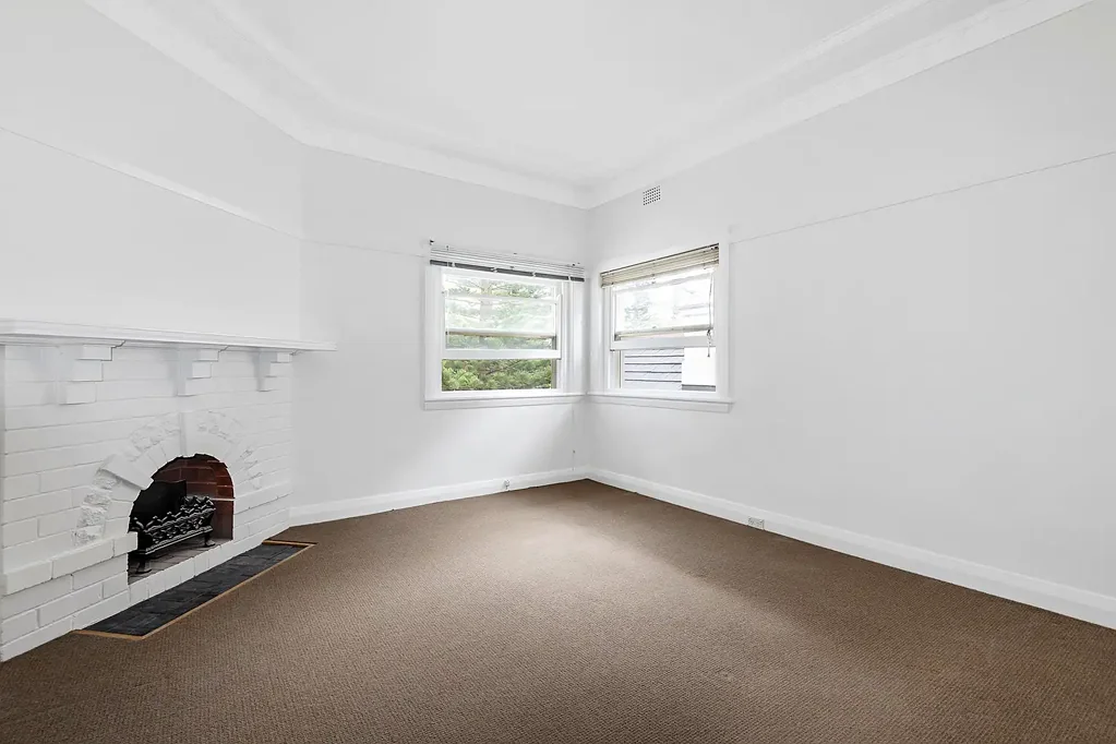 Beachside apartment footsteps to Manly
