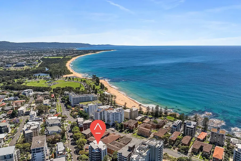 Wollongong 3房 私人候梯厅 179平米全景 东北朝向 主卧套间 双车库 顶级地段 Offering a relaxed coastal lifestyle with spacious living areas in the heart of North Wollongong