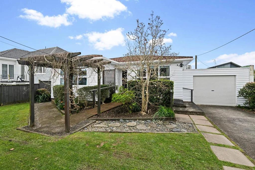 188 Beach Haven Road, Beach Haven, North Shore City, Auckland