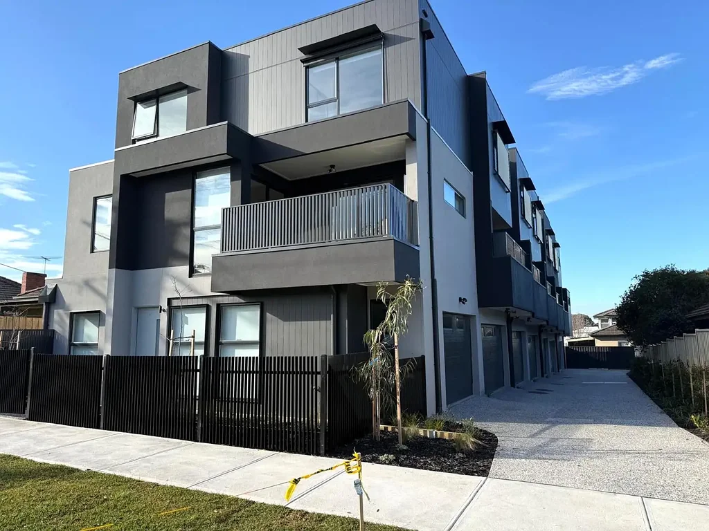 'Spacious 3 Bedroom Townhouse Living in the Heart of Oak Park' For Lease