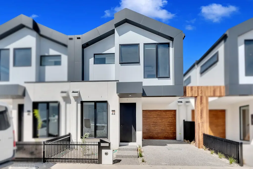 Brand new Designer 3 bedroom townhouse with study