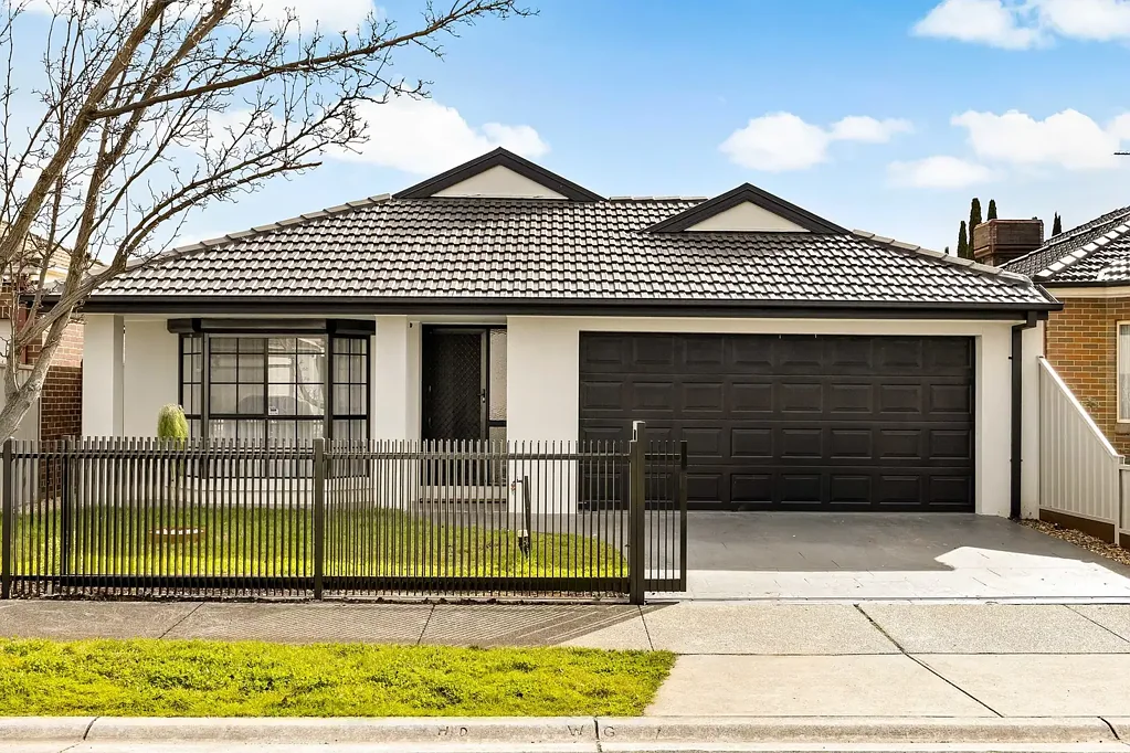Caroline Springs 3कमरा Renovated Comfort, Space and Security in the Heart of Caroline Springs!