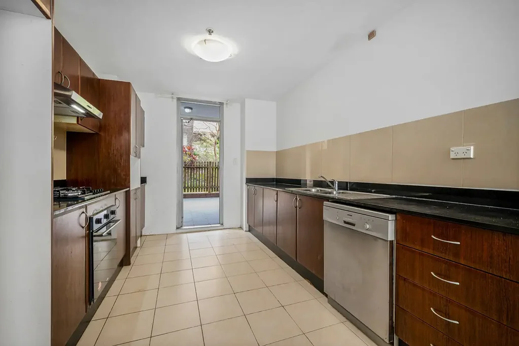 Auburn 3Kwarto GROUND FLOOR VILLA STYLE APARTMENT - 176SQM OF FLOORSPACE