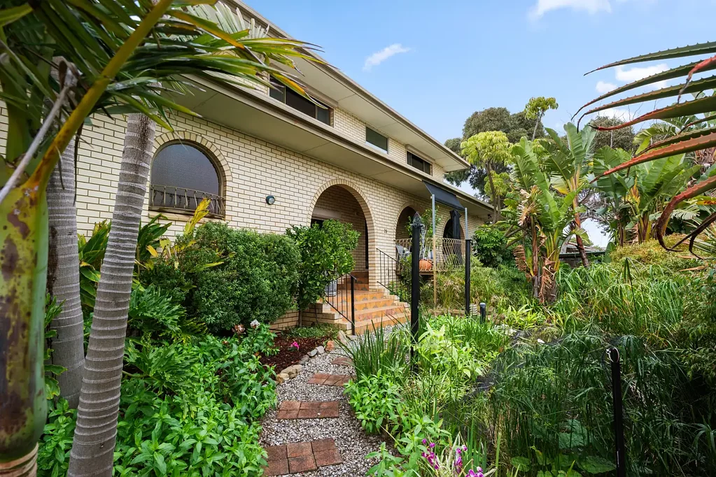 Bellevue Heights 5 Bedroom Elevated Living with Views, Versatility and Exceptional Family Appeal