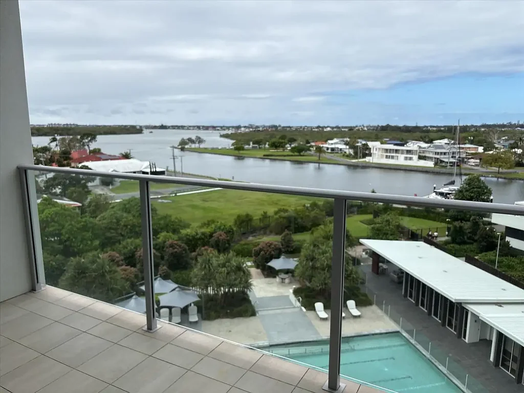Executive 3 Bedroom Apartment In Hope Island