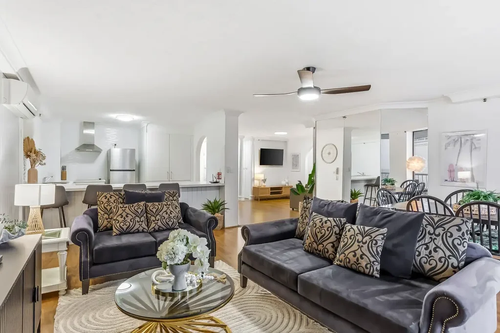 Surfers Paradise 2Kwarto Coastal Elegance with Stunning Skyline & Ocean Outlooks!