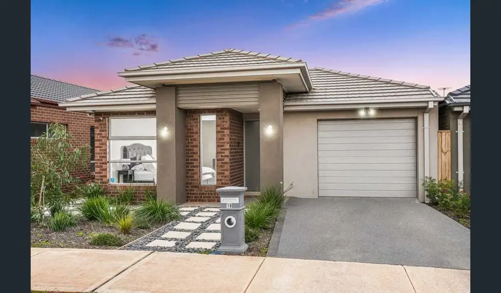 Rockbank 4 Bedroom Spacious and Modern Living in  Rockbank!!!