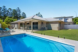 13 Hoop Pine Circuit, Maudsland