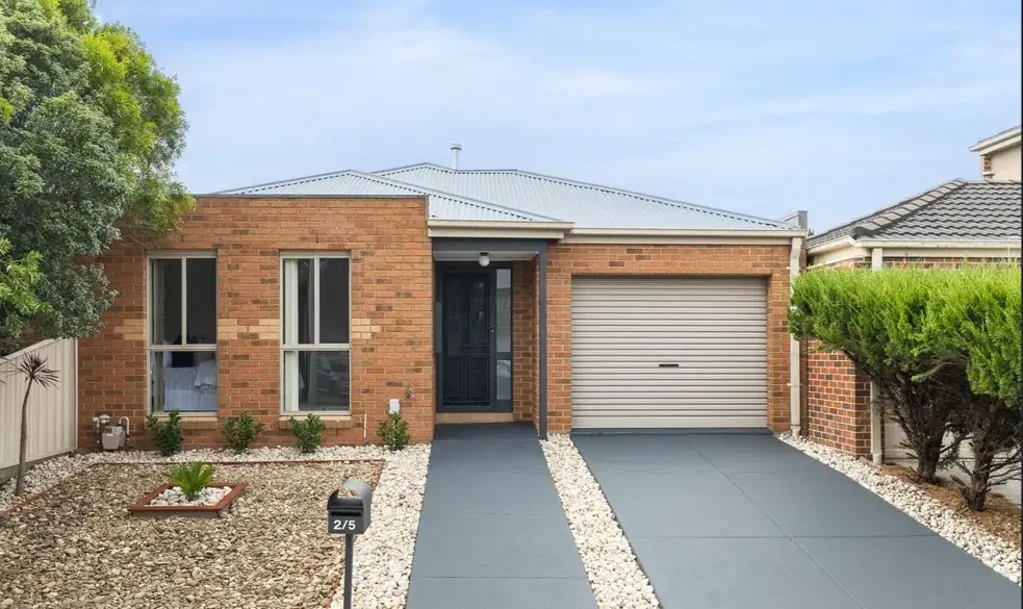 BEAUTIFUL LOW-MAINTENANCE FAMILY HOME