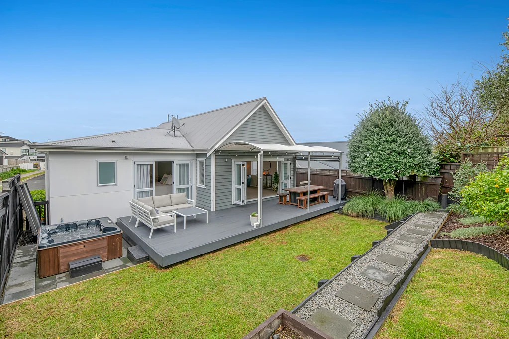Gulf Harbour 3房  Immaculate, Upgraded & Ready for Sale!