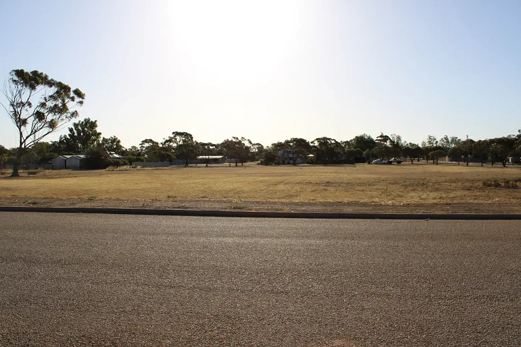 Bruce Rock A cracking big block right in town!