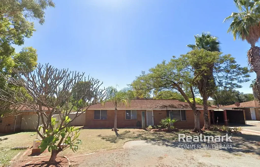Tom Price 3chambre UNDER OFFER WITH BRETT PHILP AT REALMARK