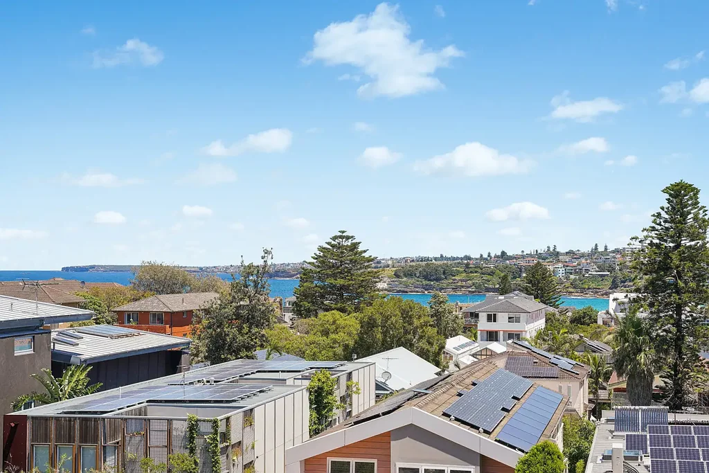 North Bondi 2कमरा Top Floor Retreat Set Against Captivating Coastline Backdrop