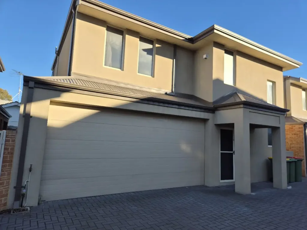 SPACIOUS MODERN HOME IN A CONVENIENT MORLEY LOCATION