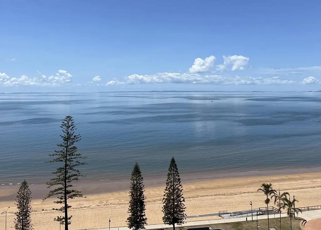 Luxury Beachside Living With Spectacular Moreton Bay Views!