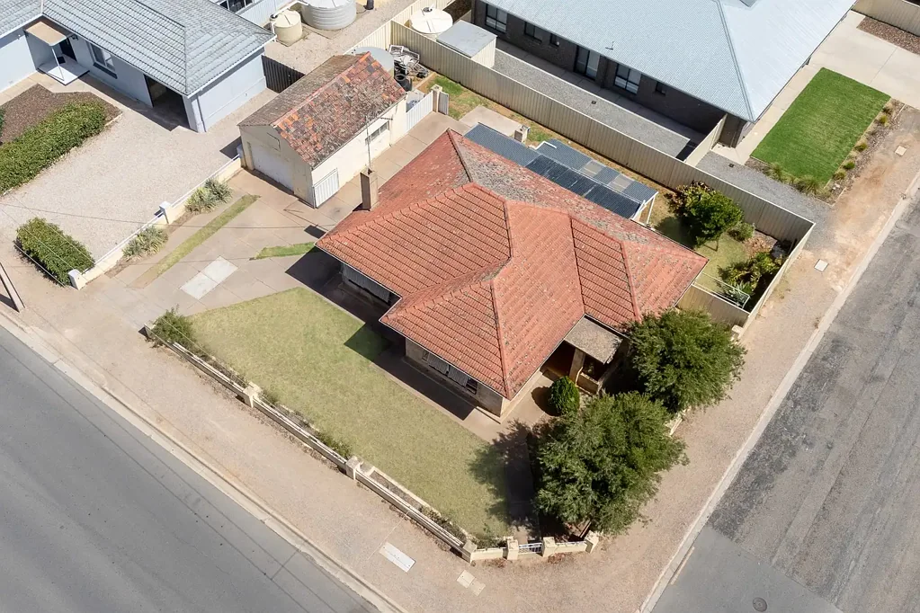 Murray Bridge 3Kwarto NEW PRICE | Great one for the investor - Large allotment.