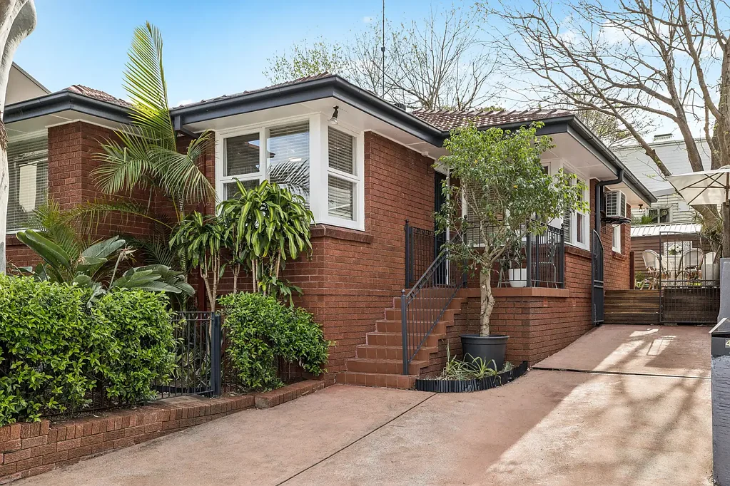 Rozelle 3房 焕然一新的家庭港湾，坐落于朝北向后322.5平方米地块 Rejuvenated family sanctuary on north to rear 322.5sqm