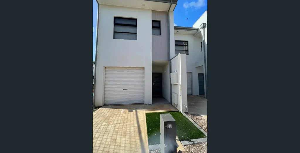 Low maintenance 3 bedroom Townhouse with Private Courtyard