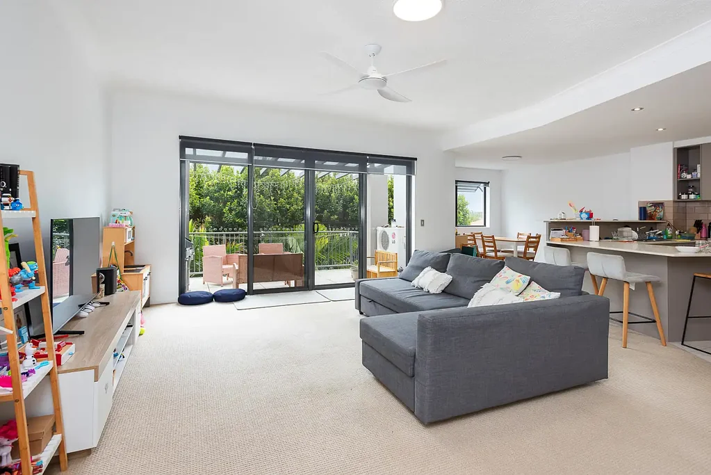 Robina 2ห้องนอน Oversized 2 Bedroom Apartment in Convenient Robina Location