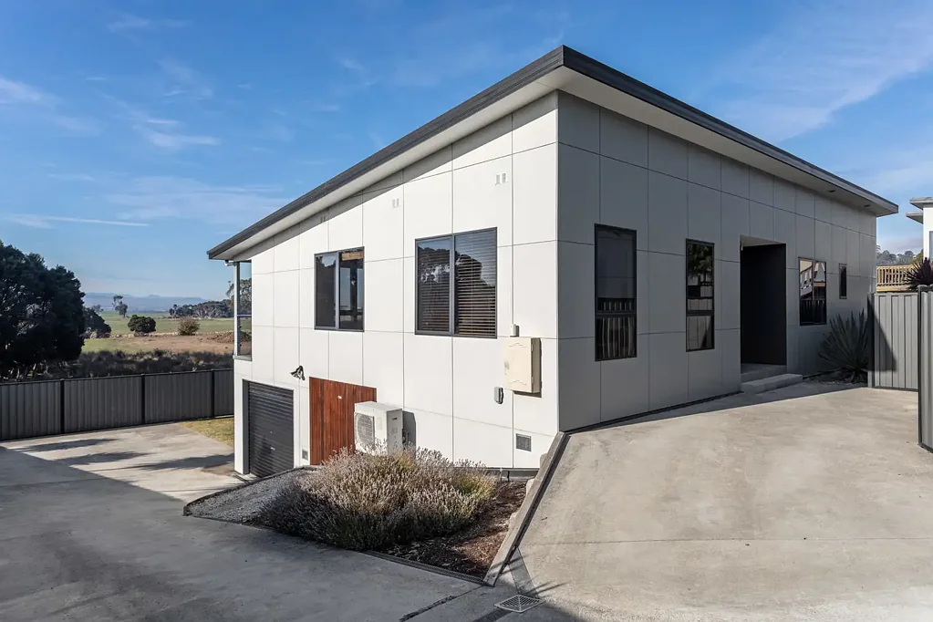 Legana 3બેડરૂમ Private location, rural views, multiple living rooms