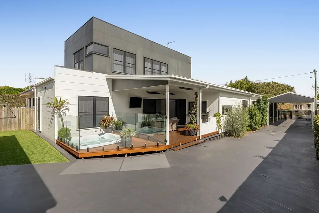 Mount Lofty 4 Slaapkamer The Crown Jewel of East Side Living