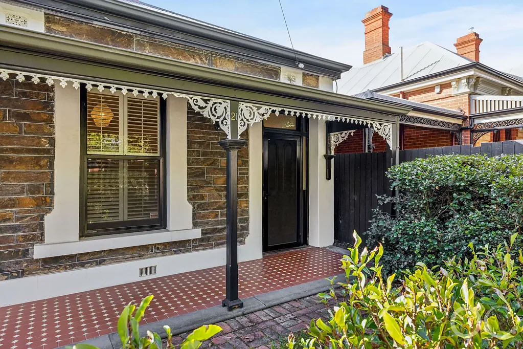 Norwood 3房  Open the Door to a Bluestone Cottage with a Lock-and-Leave Lifestyle Worth Parading