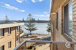15/11 Marine Parade, The Entrance