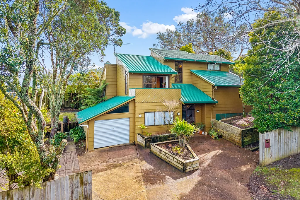 Glen Eden 3Kwarto Bring Your Vision to Popular Autumn Ave!