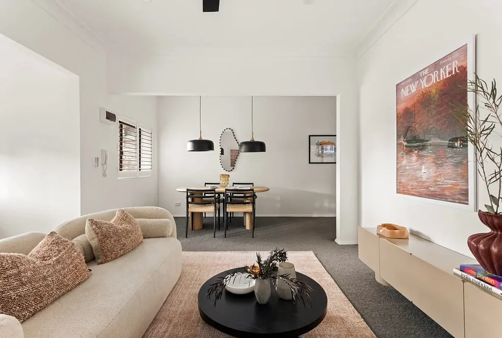 Spacious Art Deco Apartment with Harbour Bridge Views