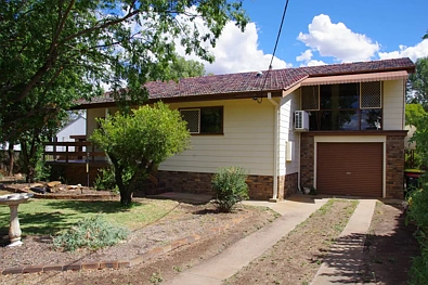 Narrabri 3 Slaapkamer Custom Built with Golf Course & Rural Views