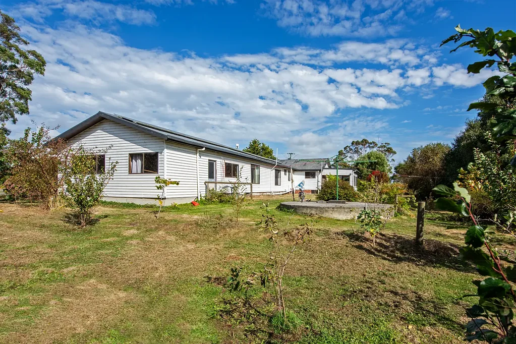 Forest 4 Bedroom Spacious Family Home on Peaceful Rural Block – Just 10 Mins from Town!