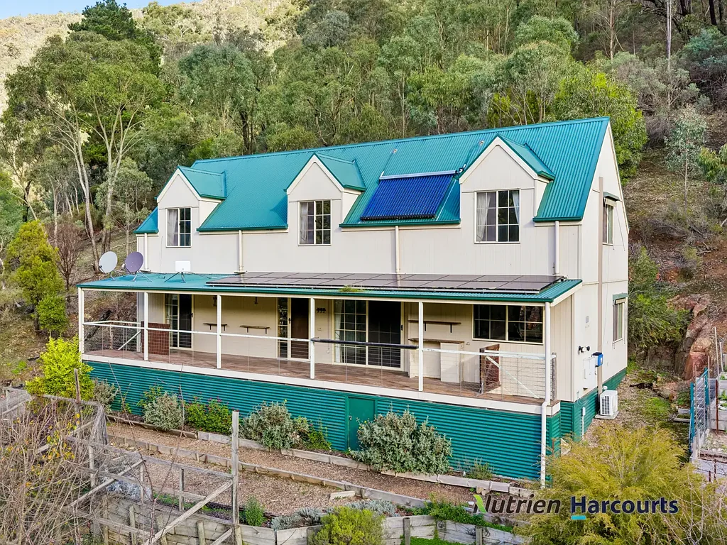 Flowerdale 3ห้องนอน Enchanting Country Retreat on 2 Acres Backing onto State Forest