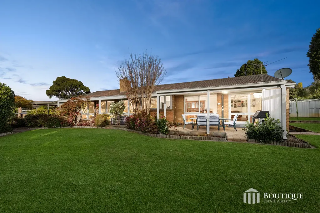 Dandenong North 4Zimmer Stylish Family Living with Breathtaking Gardens
