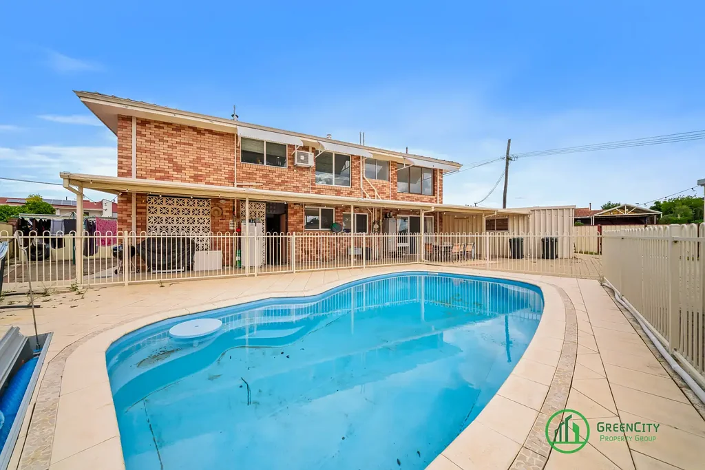 Willetton 4 Slaapkamer Large Corner Block with Endless Possibilities!!!
