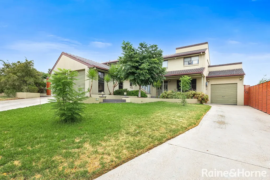 Tamworth 5침실 Grand Family Living in Hillvue's Most Prestigious Cul-de-Sac