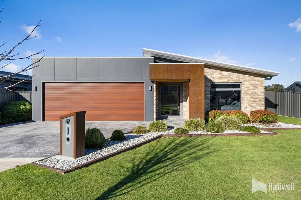 Spreyton 3chambre Contemporary Family Living with Space, Style & Convenience