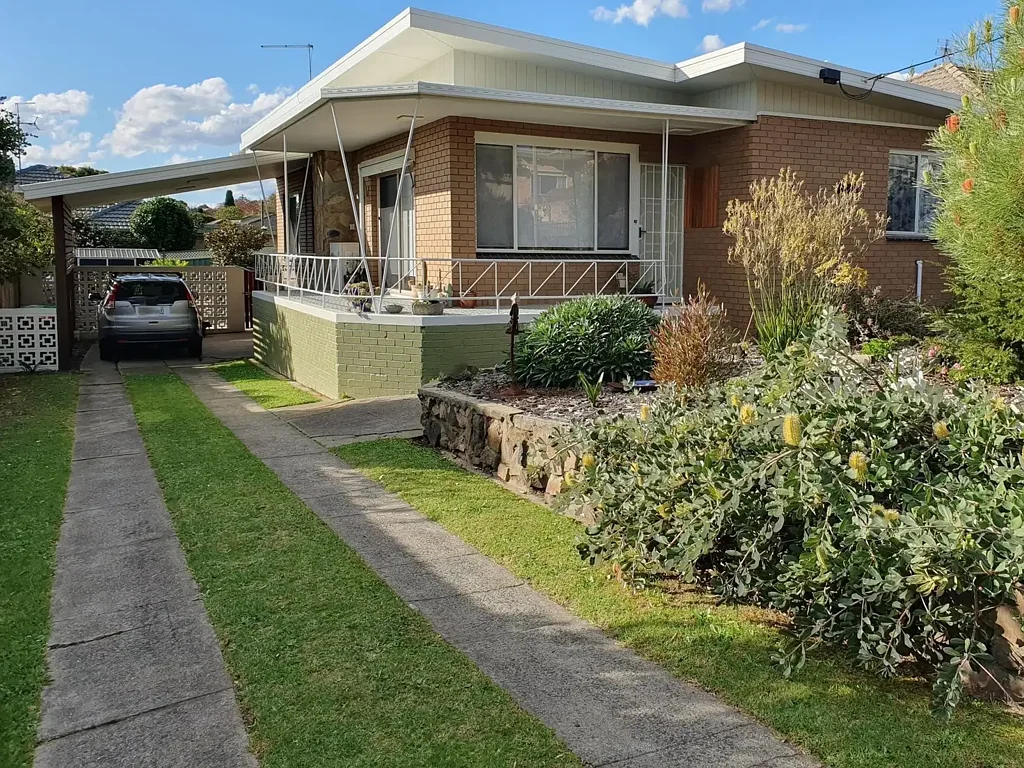 Morwell 3房  Solid 1960's Charm: Sunny Family Home with Character