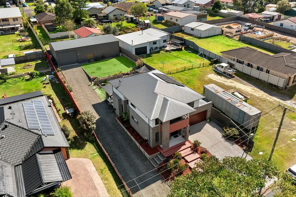 GENEROUS 4 BEDROOM HOME, WITH ALL THE EXTRAS