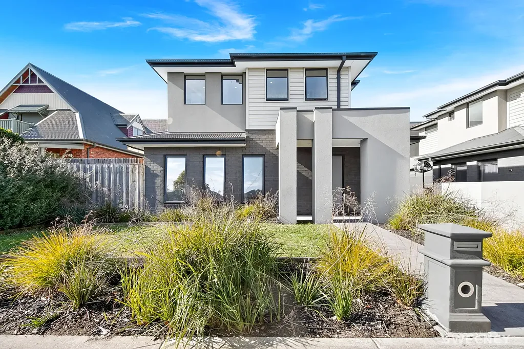 Bright and spacious, three bedroom residence in prime location