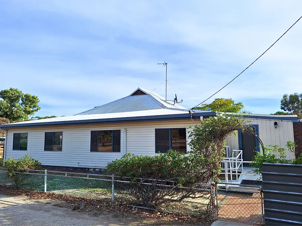 20 Moore Street, Kellerberrin, WA 6410