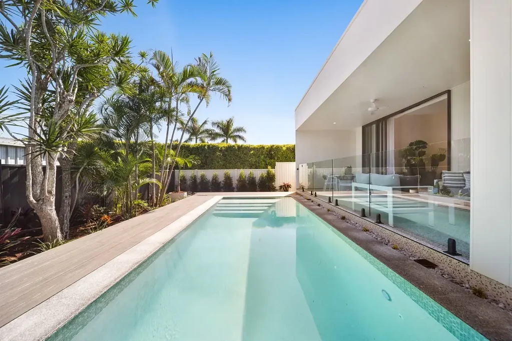 Golden Beach 7房  Welcome to Luna: Brand New Luxury Living in Golden Location with Dual Living