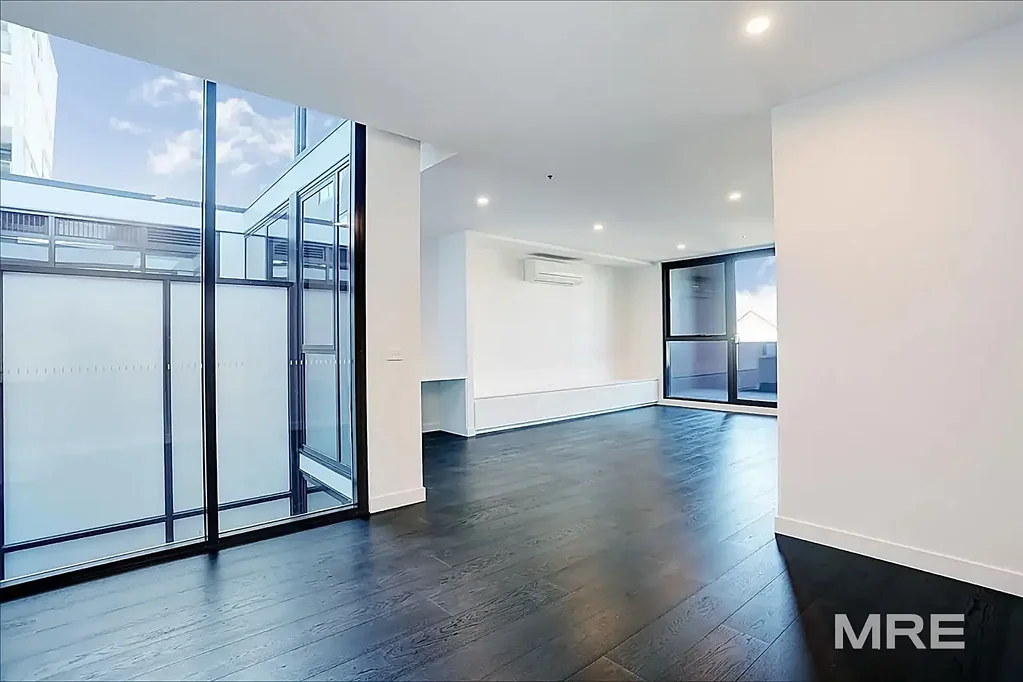 Modern three-storey townhouse in a quiet neighbourhood