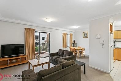 ਰਹਿਣ ਵਾਲਾ ਕਮਰਾ - Unit 7/122 MOUNTS BAY ROAD, PERTH