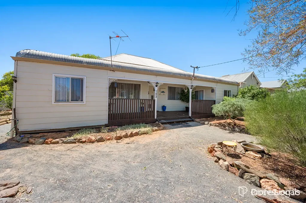 4x2 Character Home on Varden!