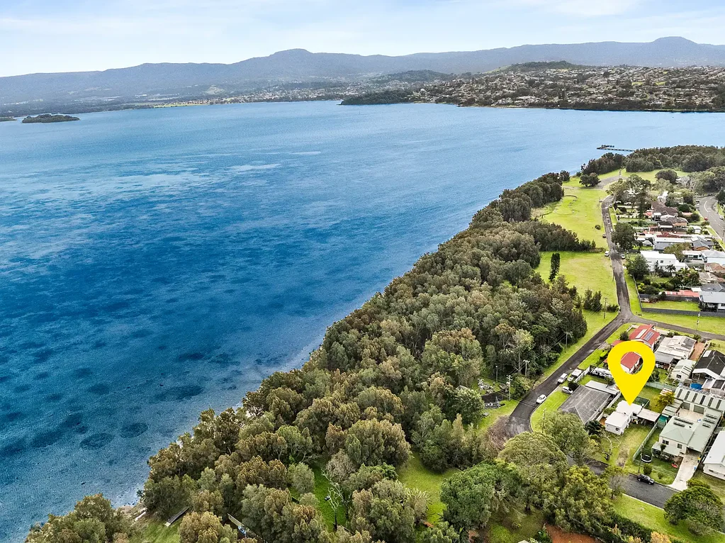 Primbee 2 Slaapkamer Dual Income with Future Upside by the Lake
