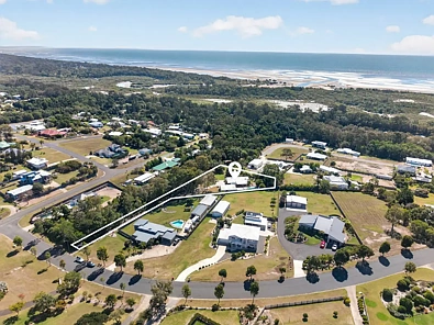 Craignish 4房  FRESH COASTAL LIVING AMONGST THE TREES | POOL, SHED & ALMOST AN ACRE