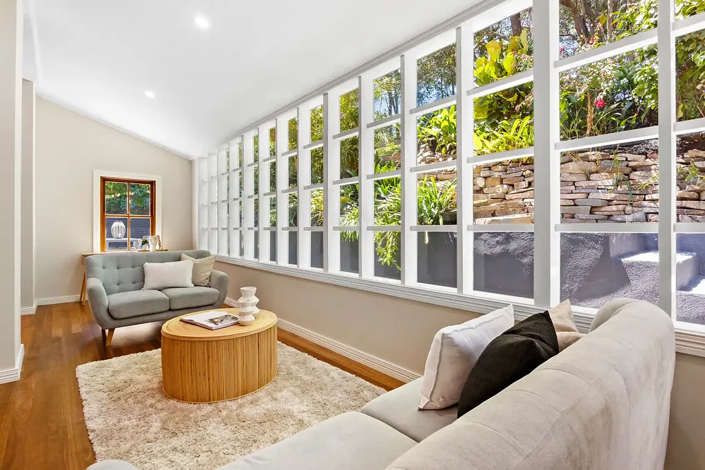 Caves Beach 4 Bedroom Genuine WOW Property! Absolutely Striking Architect Design. Only 11 Homes from Oceanfront, & Easy Walk to Beaches.