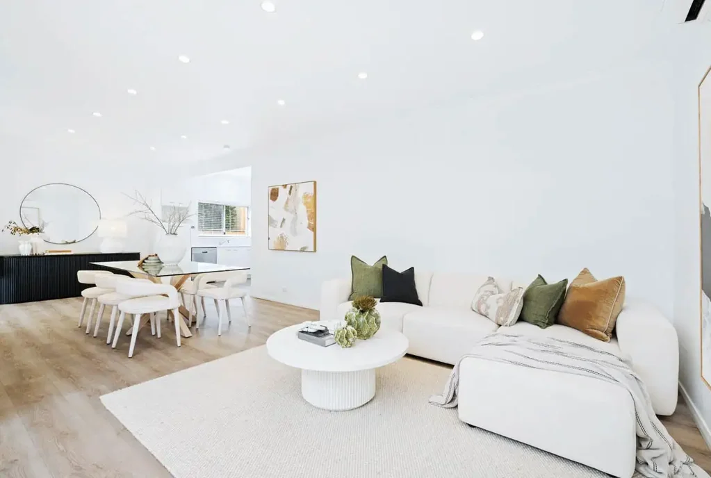 STUNNING, MODERN FAMILY HOME