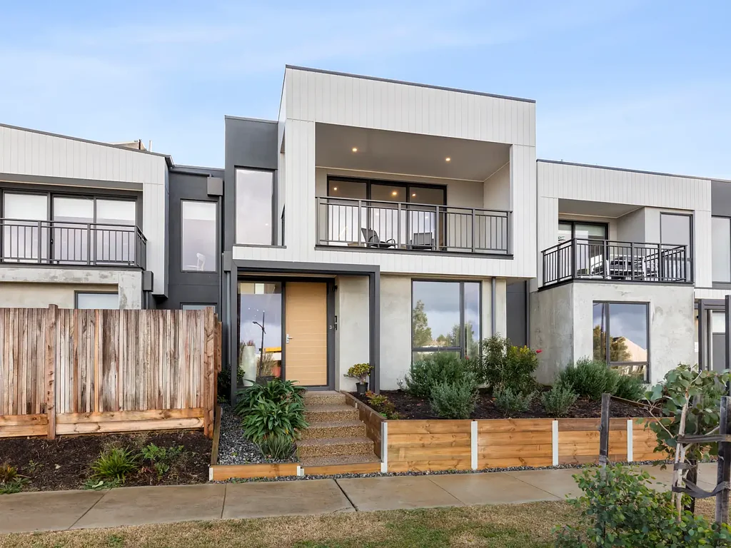 Torquay 3房  Breathtaking Water Views and Sustainable Coastal Living in the Heart of Torquay
